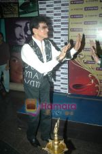 Fame Big Cinemas honours Jeetendra with Evergreen Lantern in Fame Big Cinemas, Andheri, Mumbai on 1st Nov 2010 (23).JPG